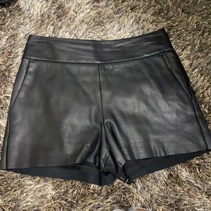 “LEATHER” EXPRESS BLACK SHORT 🖤